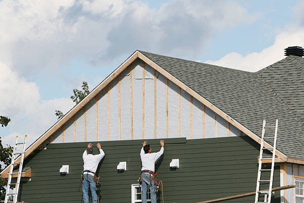 Professional Vinyl Siding technician working in Castalia, OH